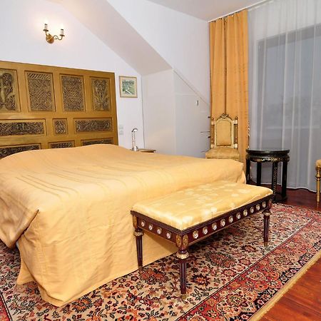 Bed & Breakfast Popamuseum Tarpesti Strada Muzeului Nr 28 Tirpesti Exterior foto