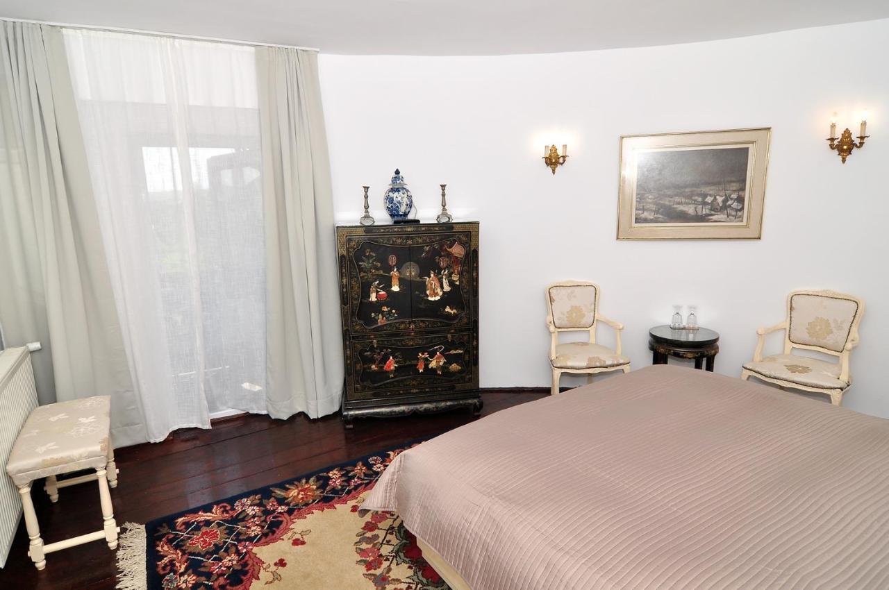 Bed & Breakfast Popamuseum Tarpesti Strada Muzeului Nr 28 Tirpesti Exterior foto