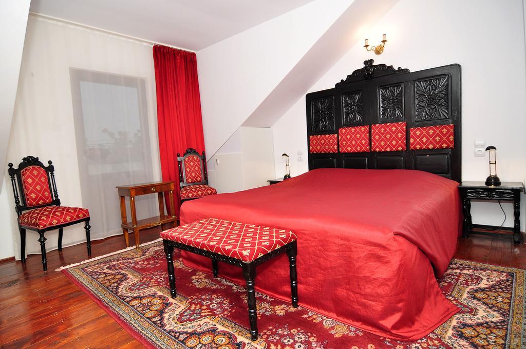 Bed & Breakfast Popamuseum Tarpesti Strada Muzeului Nr 28 Tirpesti Exterior foto
