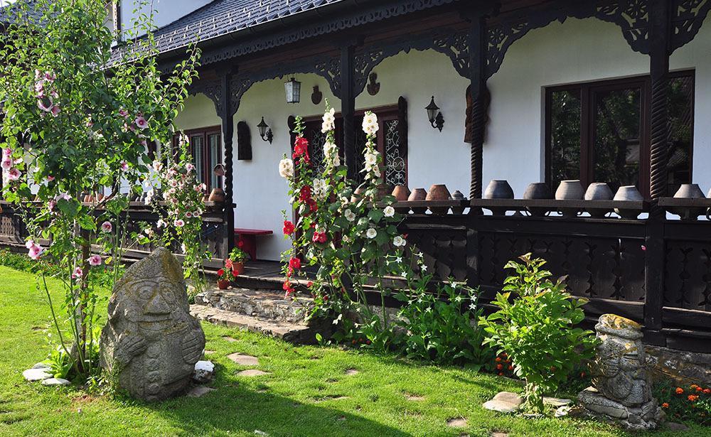 Bed & Breakfast Popamuseum Tarpesti Strada Muzeului Nr 28 Tirpesti Exterior foto